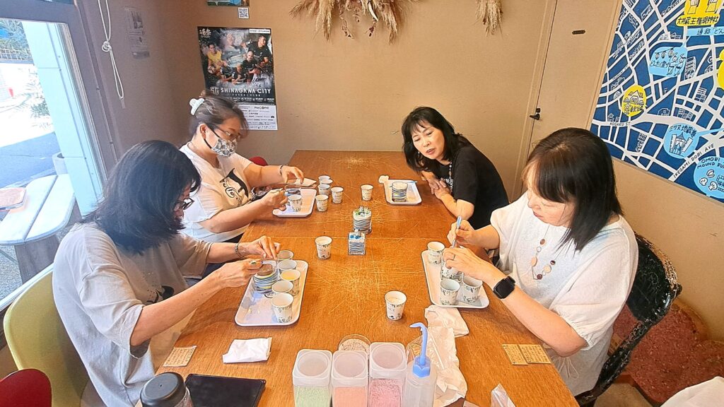 ワークショップで作品を作っているところ
みんな真剣!!